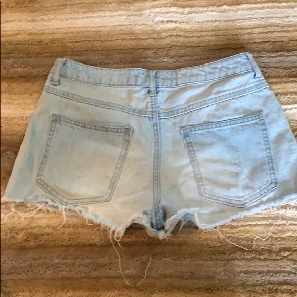 Forever 21 frayed shorts - Picture 2 of 3